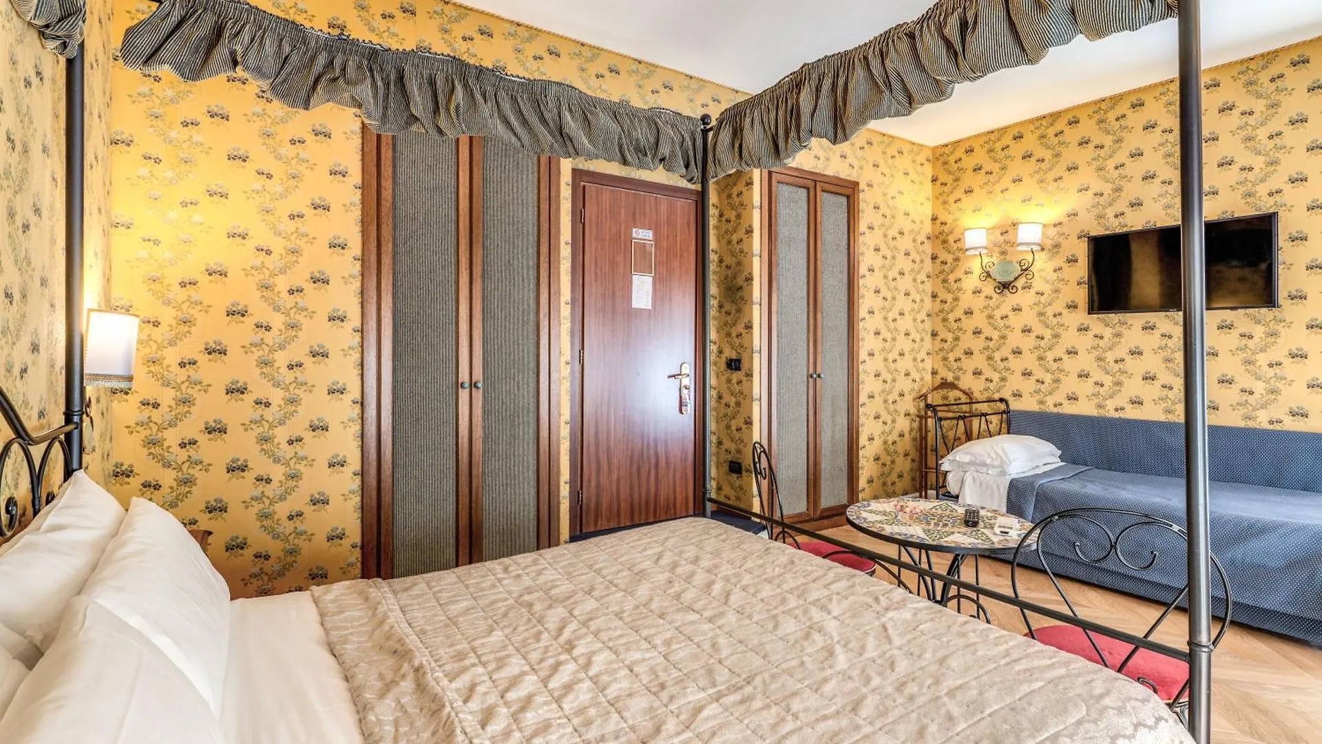 Residenza Ave Roma Bed & Breakfast  Rome