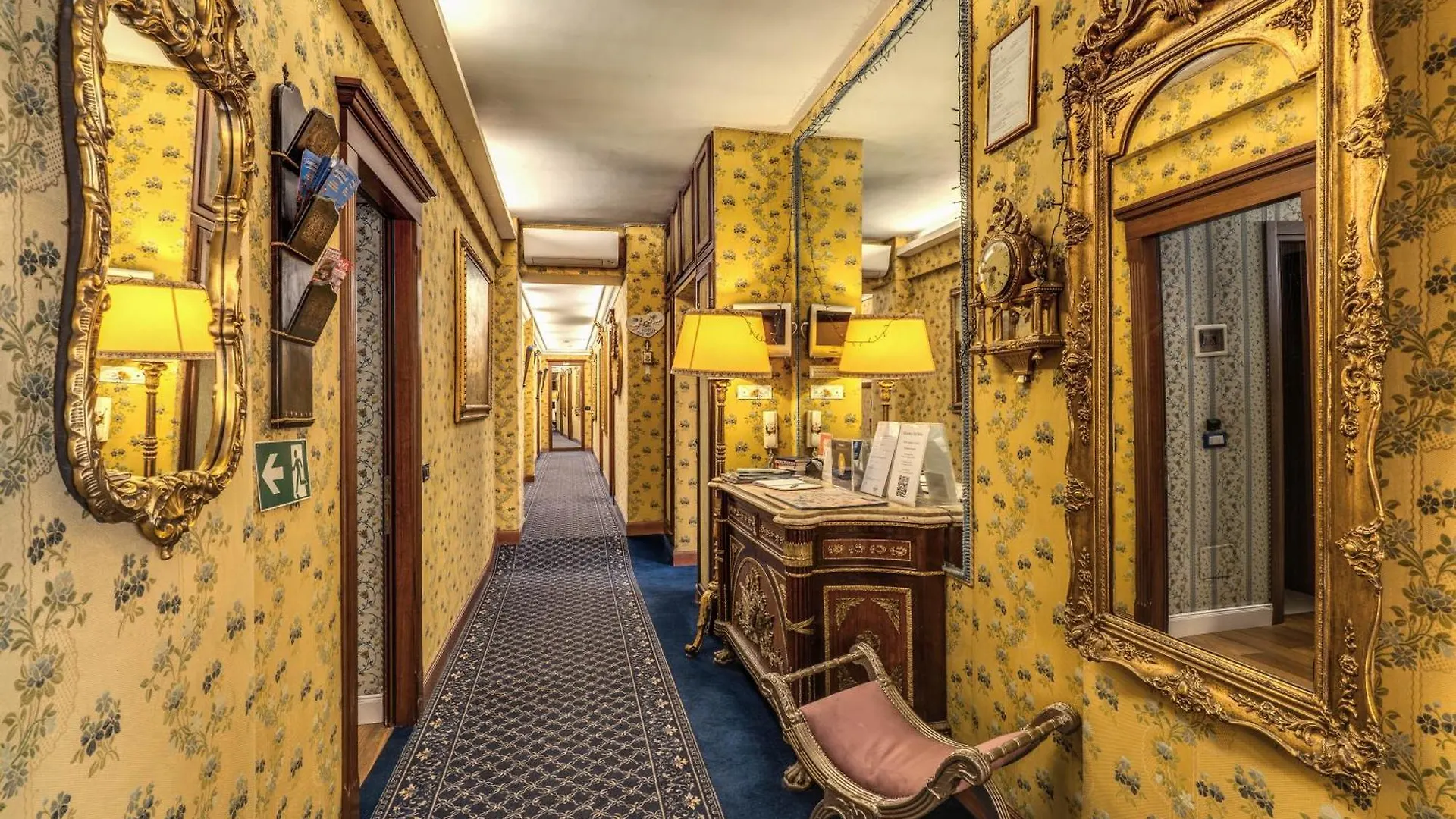 Bed and Breakfast Residenza Ave Roma 4*, Рим Италия