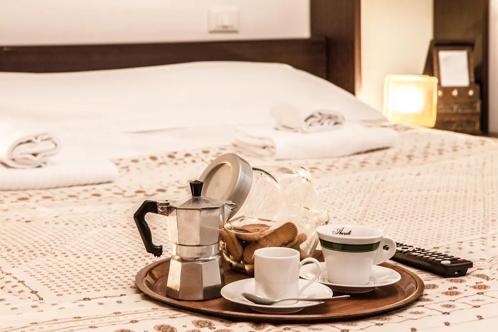 Bed and Breakfast Residenza Ave Roma 4*, Рим Италия