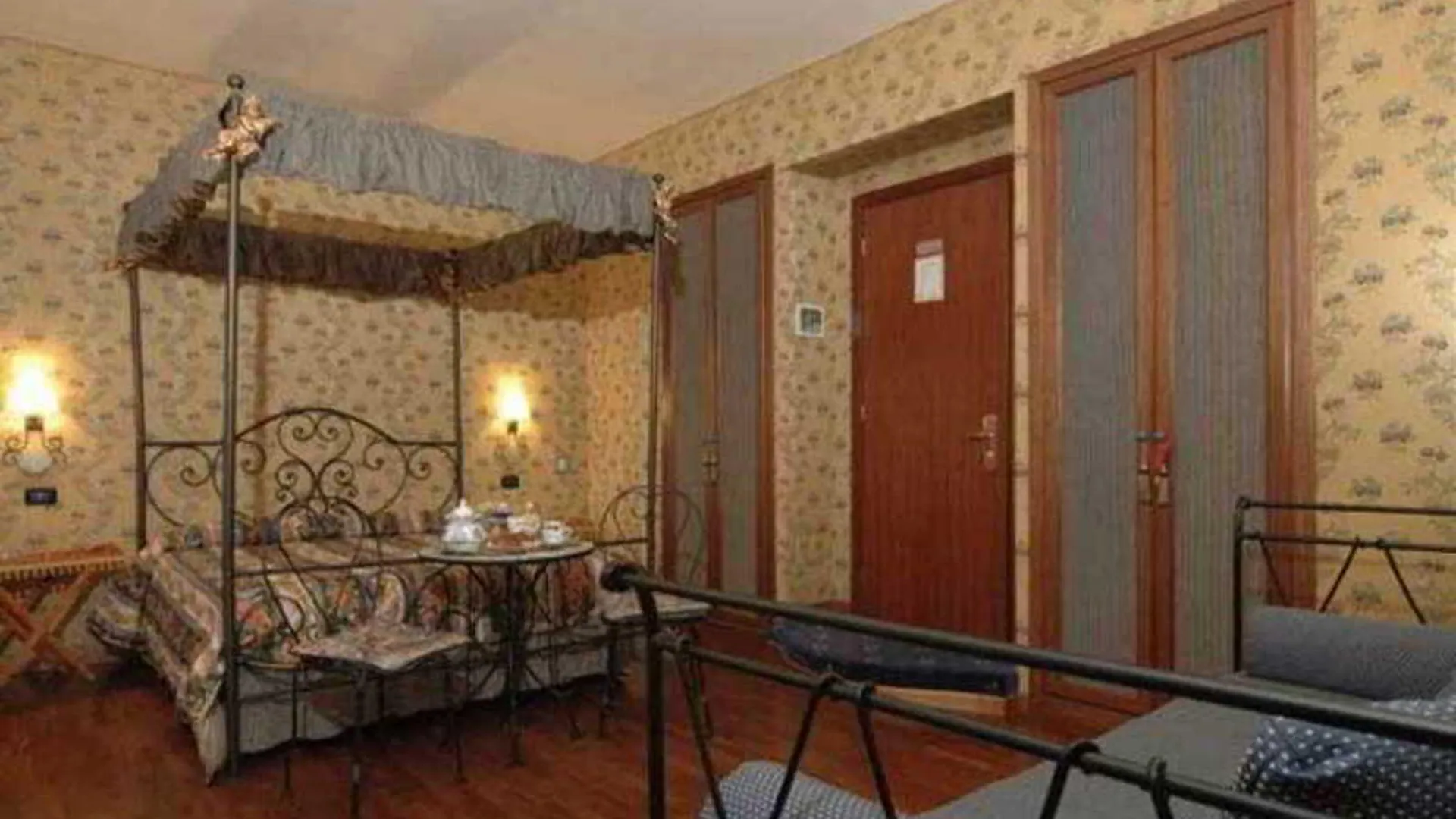 Residenza Ave Roma Bed and Breakfast  Ρώμη