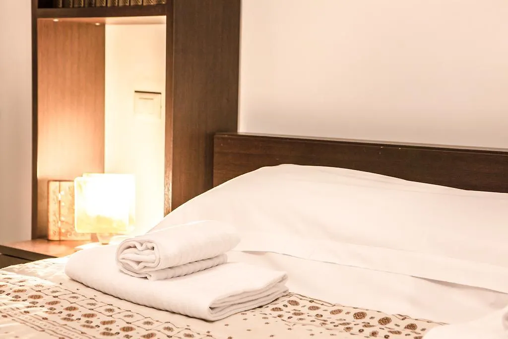 Residenza Ave Roma Bed & Breakfast  Rome